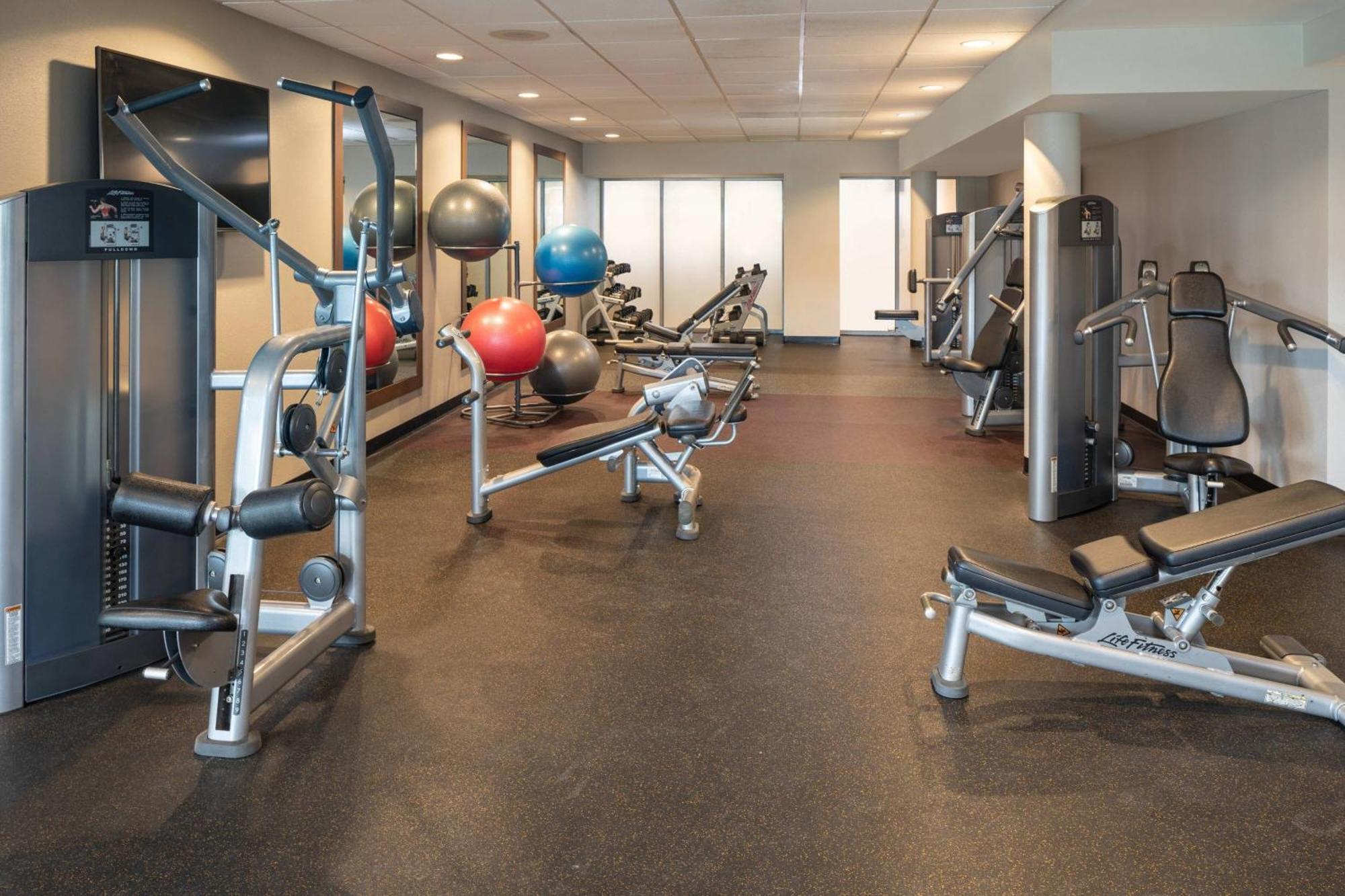 Отель Courtyard By Marriott Miami Airport Экстерьер фото